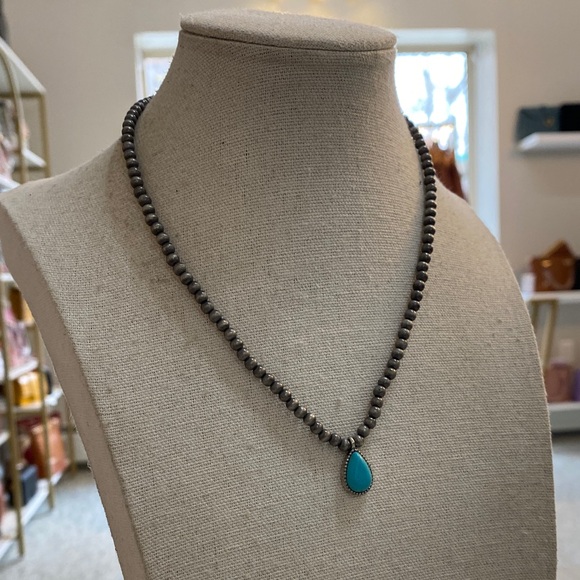 Jewelry - Elegant Turquoise and Silver Beaded Necklace